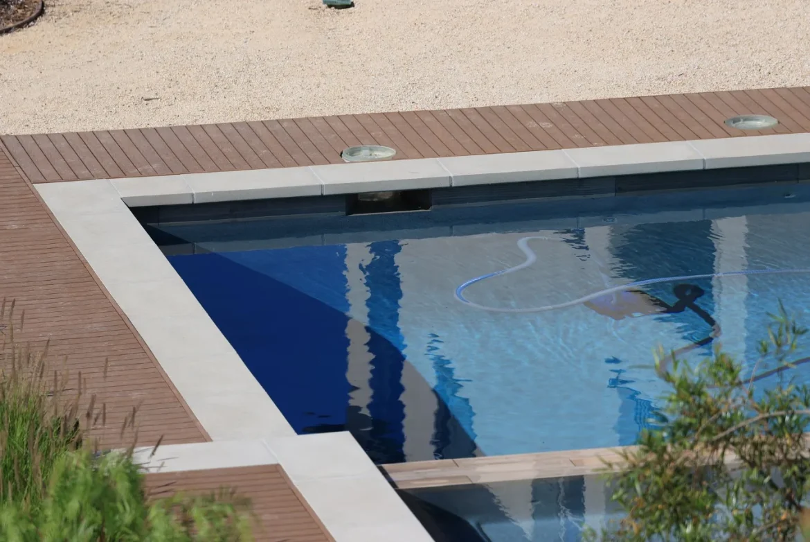 Cordless Pool Vacuum Robots: Buying Guide - cordless pool vacuum robot