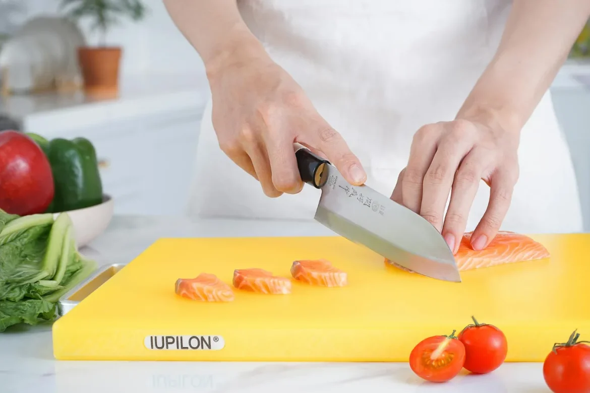 How to Choose a Japanese Cutting Board - japanese cutting board