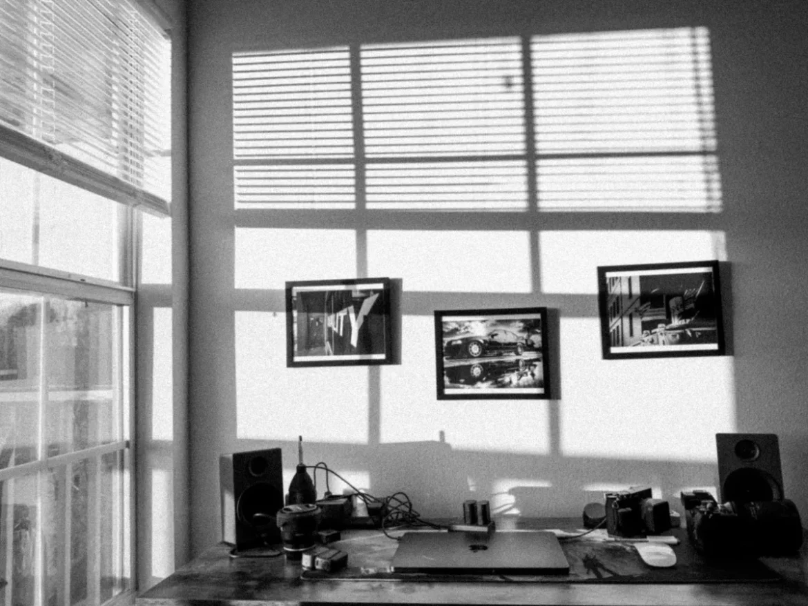 How to Choose a Stand Up Desk Frame - stand up desk frame